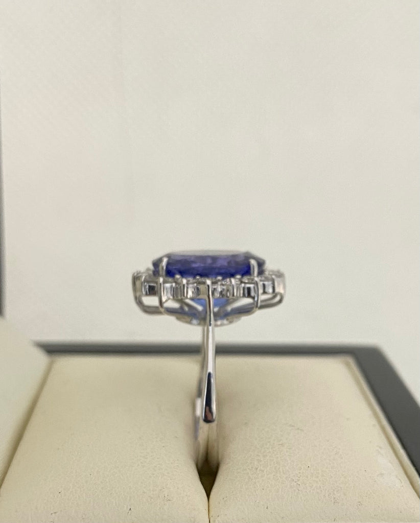 Pre-Loved 18ct Tanzanite & Diamond Ring