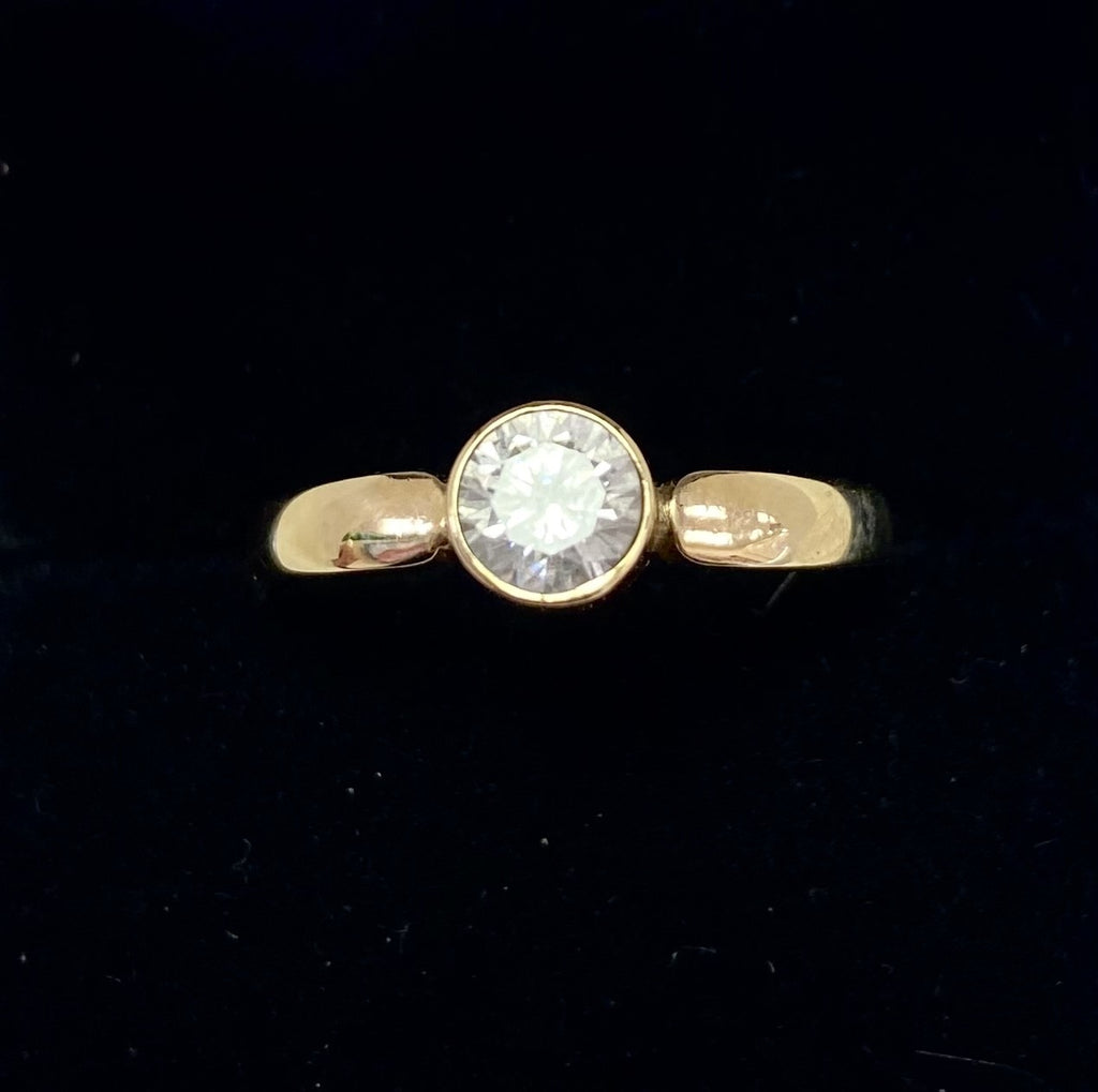 Pre-Loved 9ct Gold Cubic Zirconia Ring