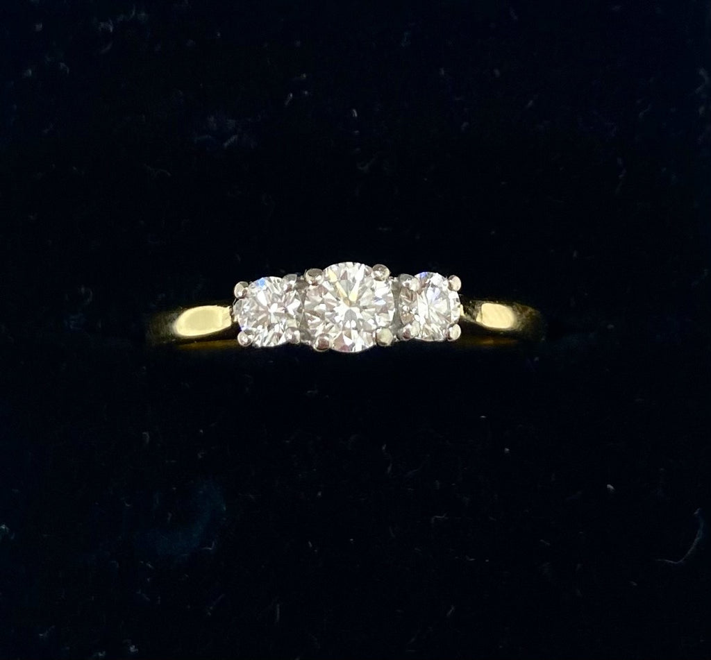 Pre-loved 18ct Diamond Three Stone Ring