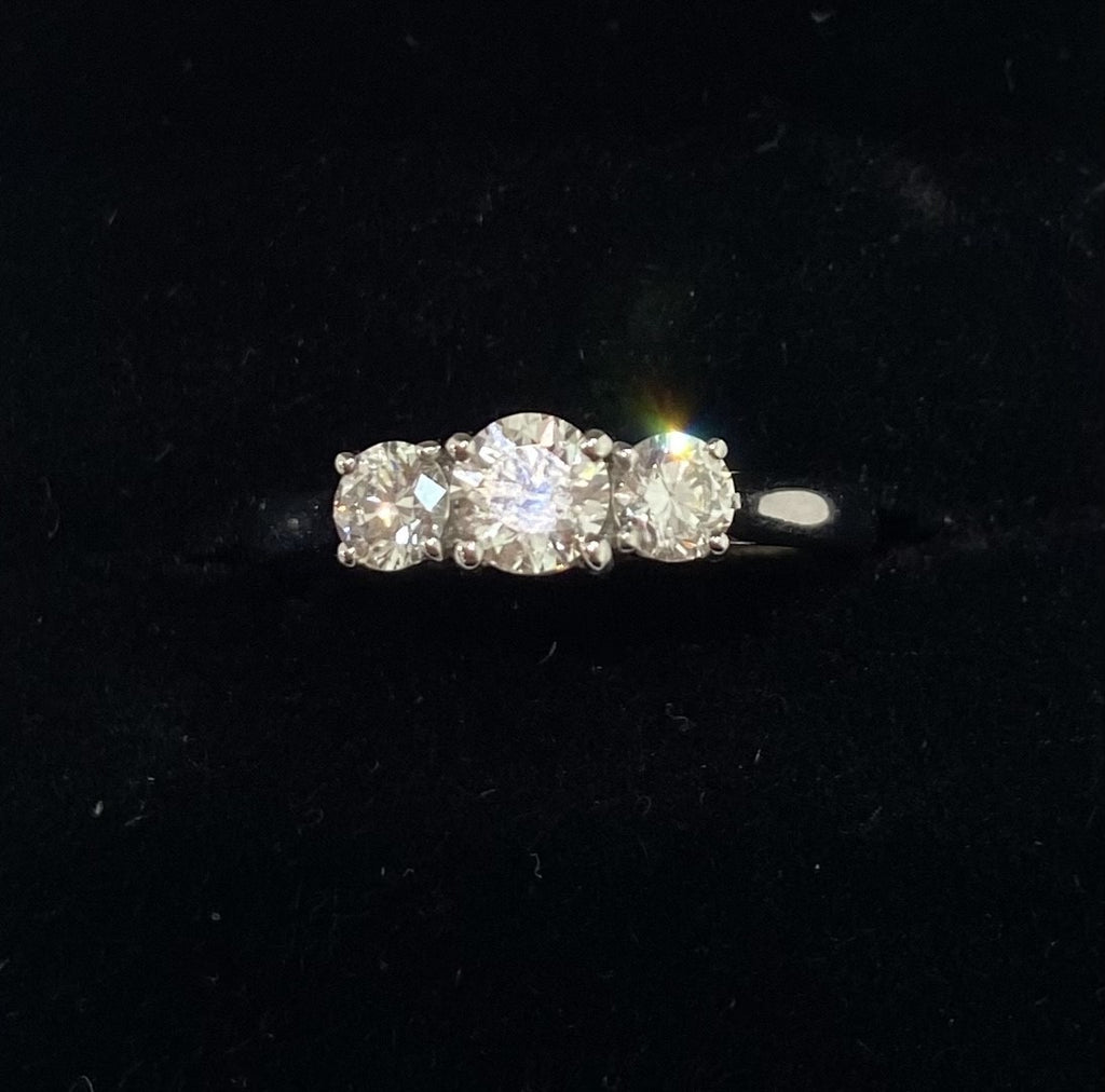 Pre-loved Platinum Diamond 3 Stone Ring