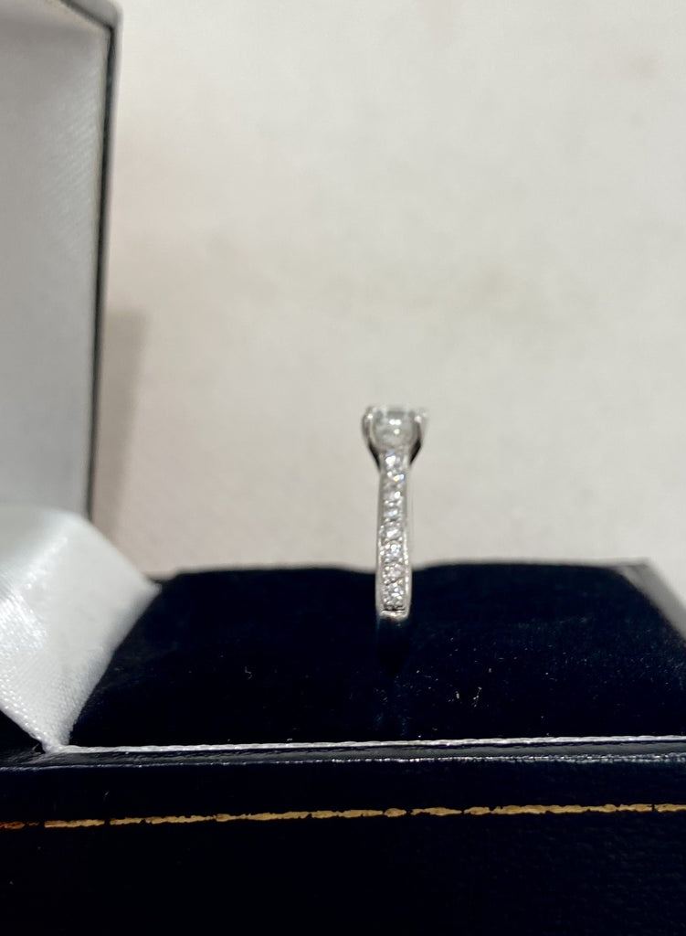 Pre-Loved Platinum Diamond Solitaire Riing