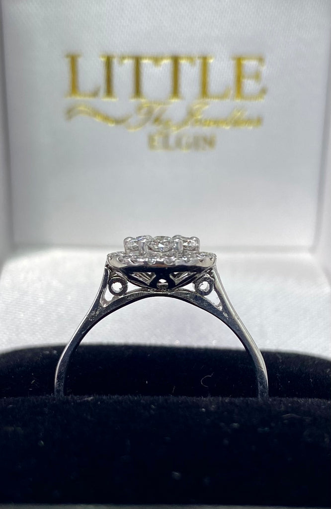 Pre-Loved Platinum Diamond Cluster Ring