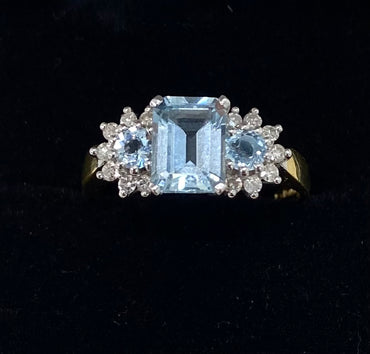 Pre-Loved 18ct Aquamarine and Diamond Cluster Ring