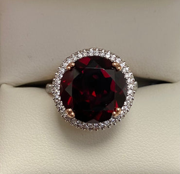 9ct Garnet and Diamond Cluster Ring