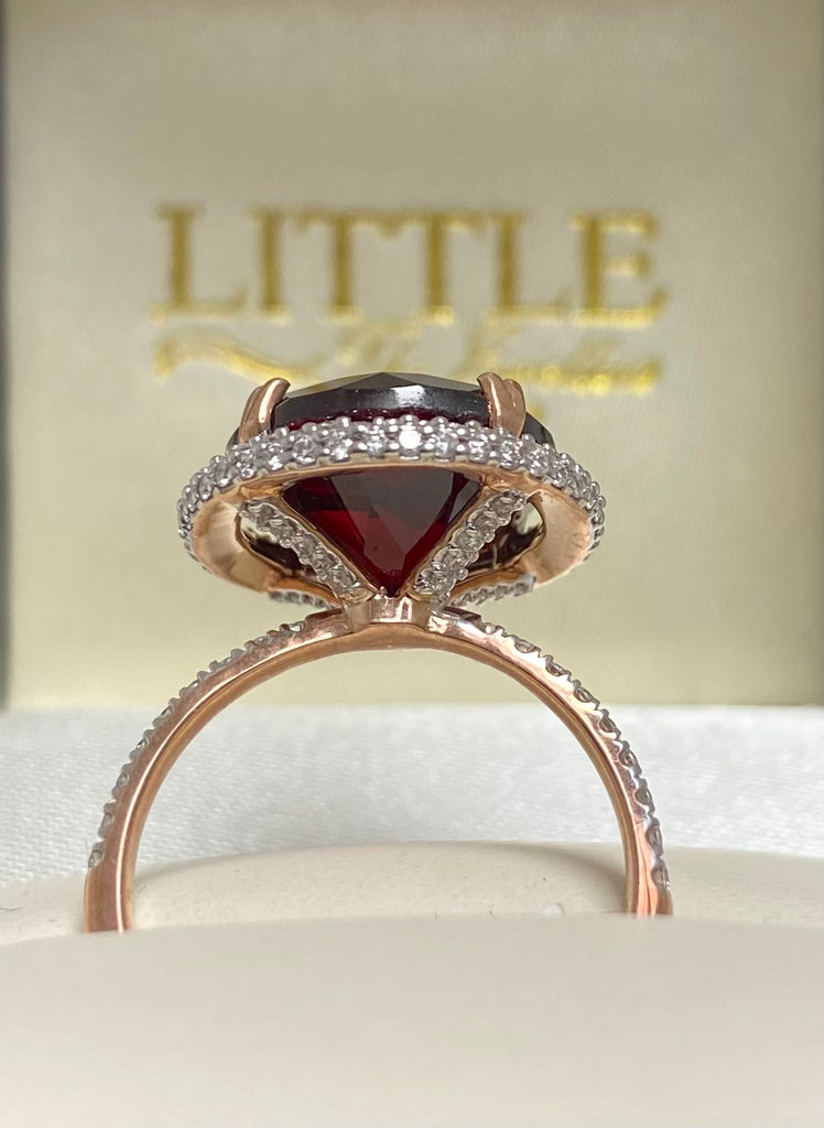 9ct Garnet and Diamond Cluster Ring