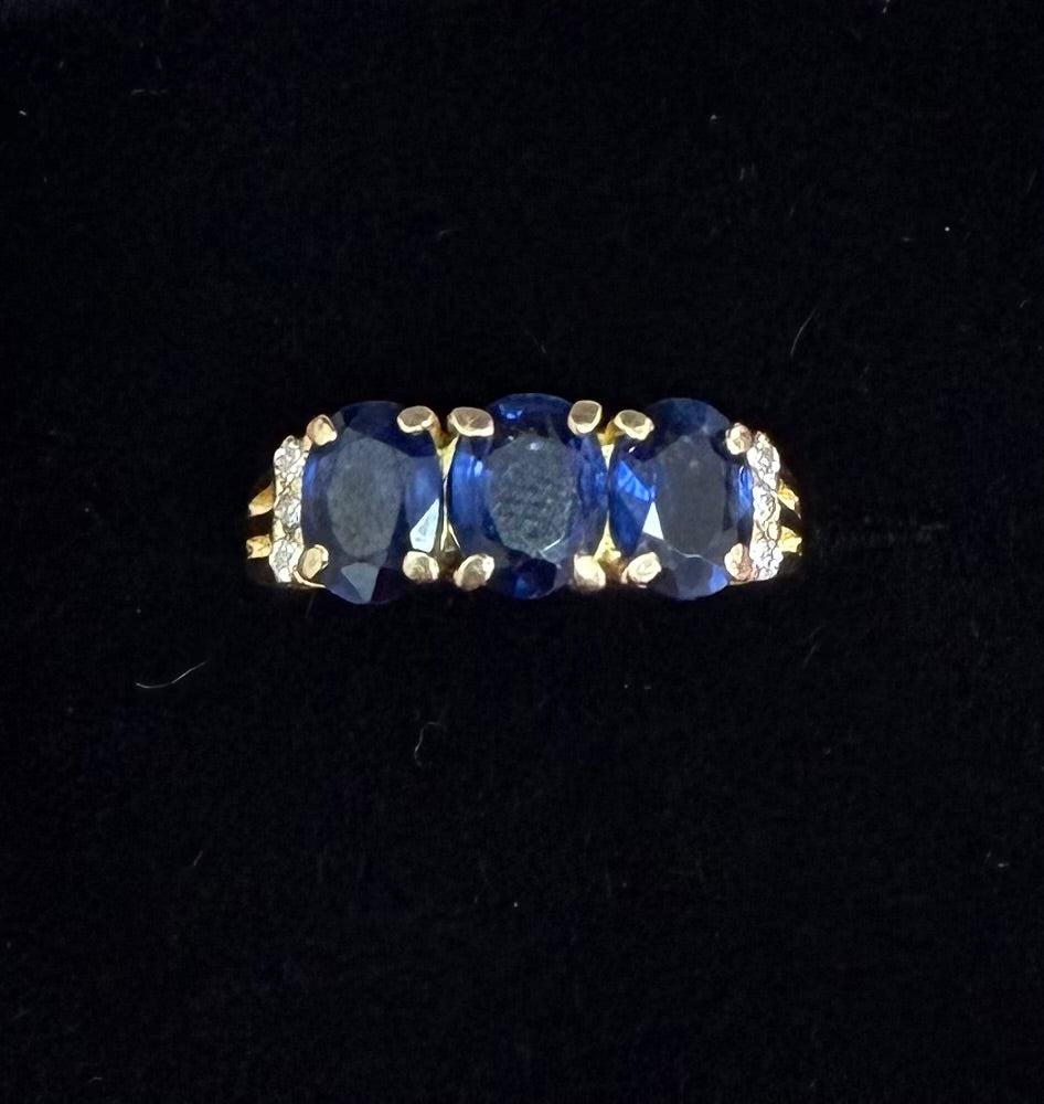 Vintage 18ct Sapphire and Diamond 3 Stone Ring