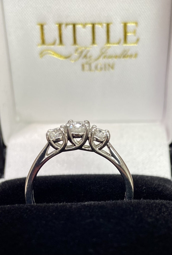 Pre-Loved Platinum Diamond 3Stone Ring