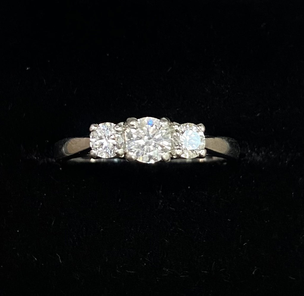 Pre-Loved Platinum Diamond 3Stone Ring
