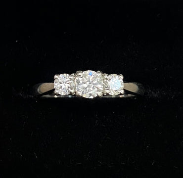 Pre-Loved Platinum Diamond 3Stone Ring