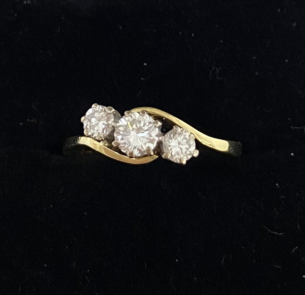 Vintage 18ct Diamond 3 Stone Twist Ring