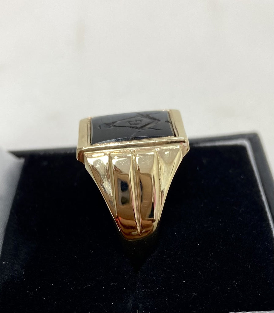 Pre-loved 9ct Masonic Signet Ring